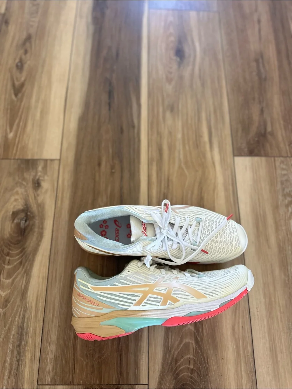 ASICS women’s solution speed FF 2 LE white champagne sneakers size 11.5